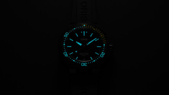 01 400 776 7775 4-07 42664BTEB__lume_01_ds